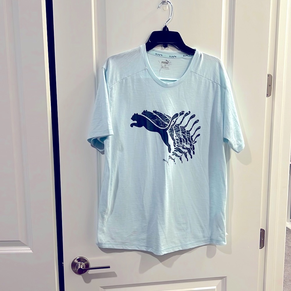 ⭐️Light blue puma Tshirt size L